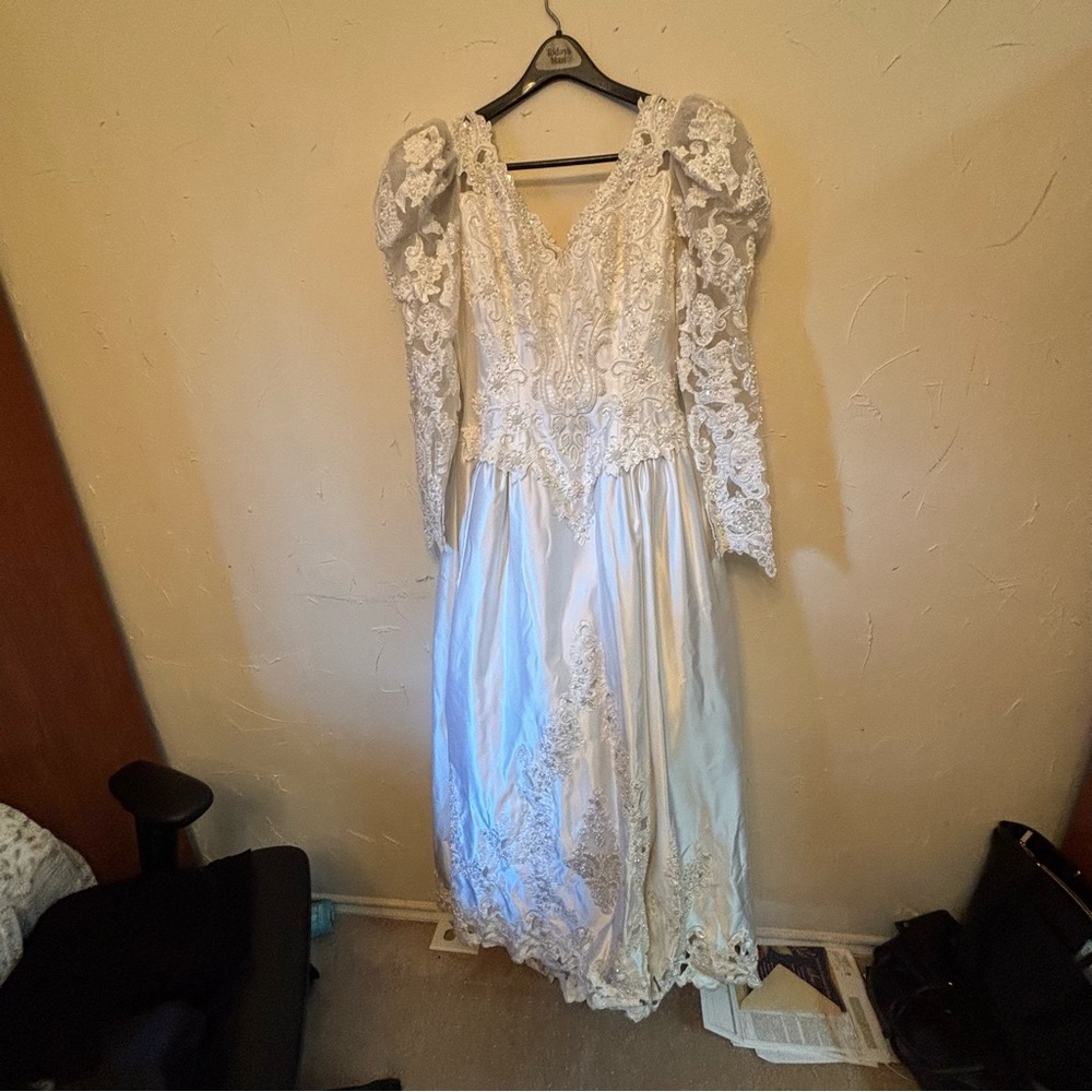 Elegant White Lace Wedding Dress